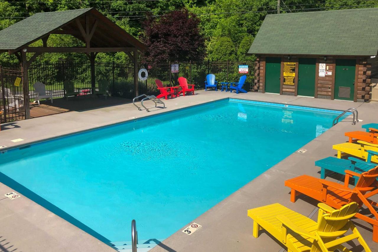 Inviting Sevierville Cabin With Deck And Hot Tub! Eksteriør bilde