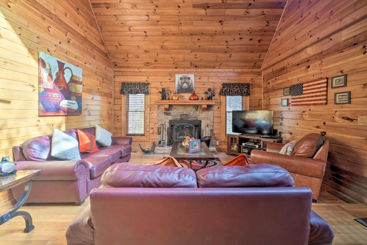 Inviting Sevierville Cabin With Deck And Hot Tub! Eksteriør bilde