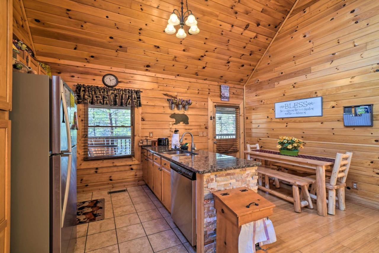 Inviting Sevierville Cabin With Deck And Hot Tub! Eksteriør bilde