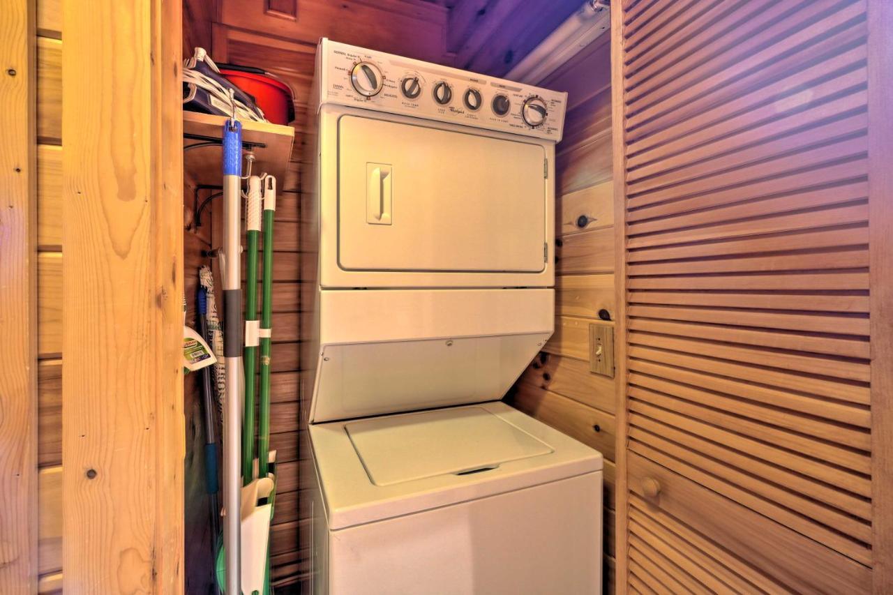 Inviting Sevierville Cabin With Deck And Hot Tub! Eksteriør bilde