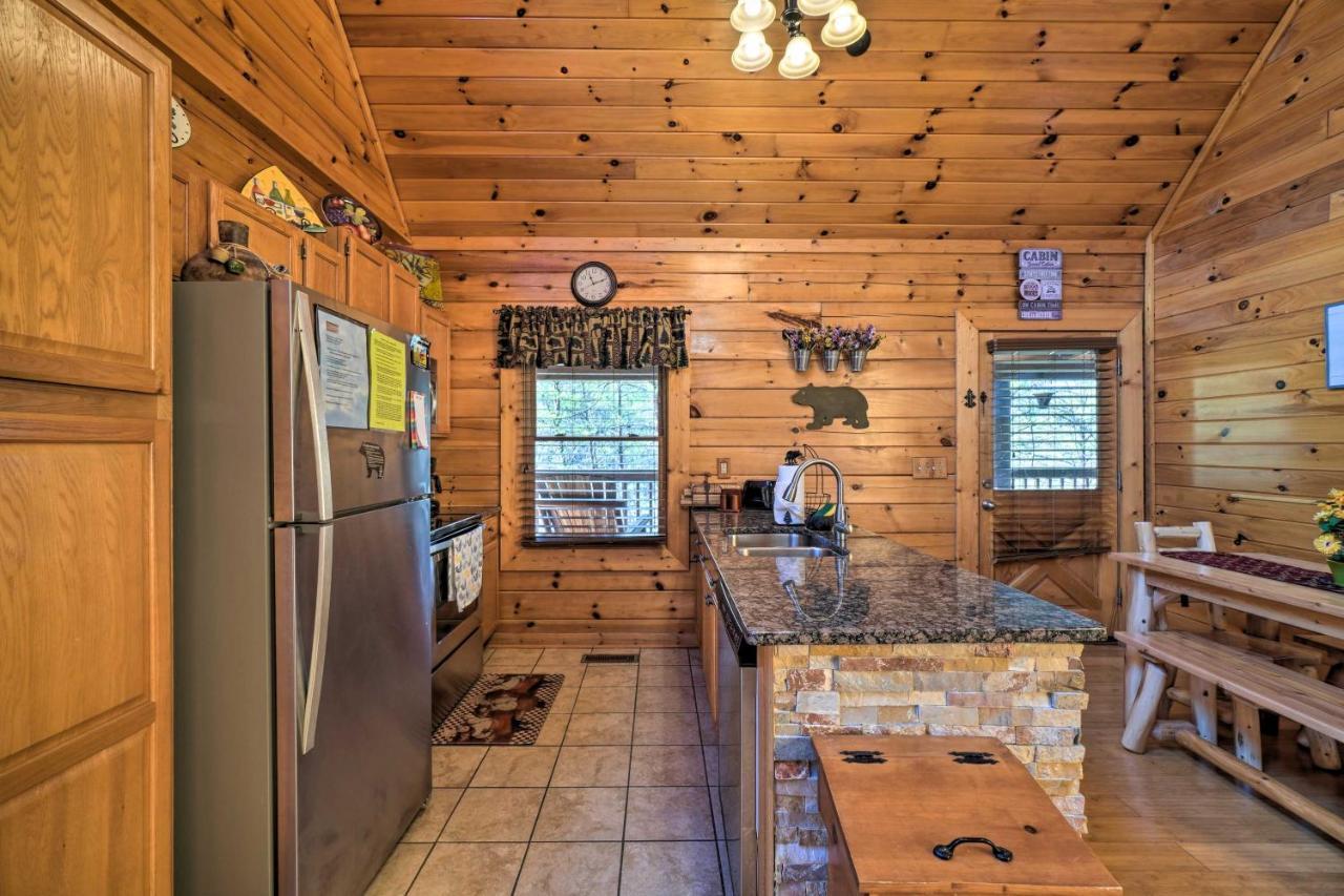 Inviting Sevierville Cabin With Deck And Hot Tub! Eksteriør bilde