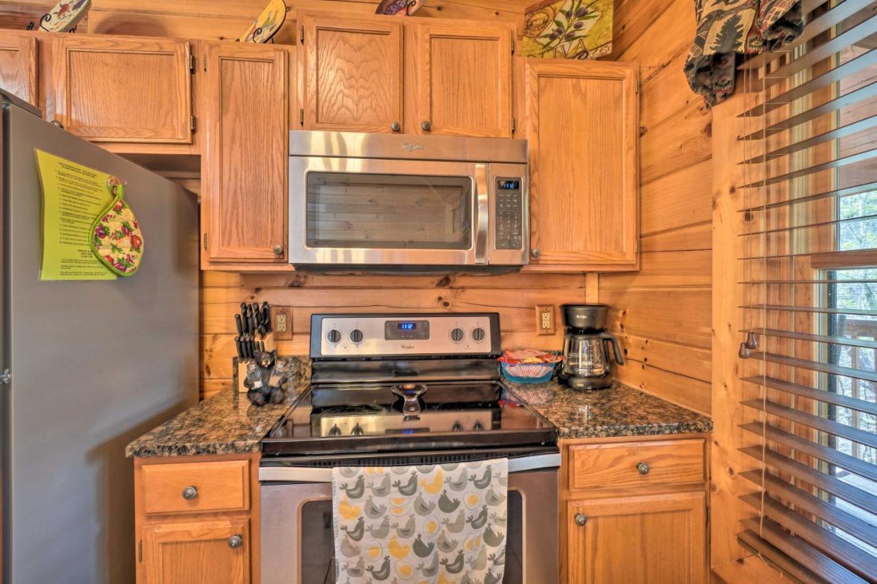 Inviting Sevierville Cabin With Deck And Hot Tub! Eksteriør bilde