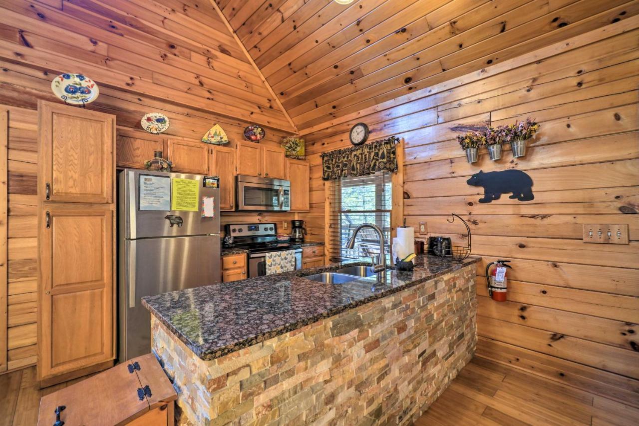 Inviting Sevierville Cabin With Deck And Hot Tub! Eksteriør bilde
