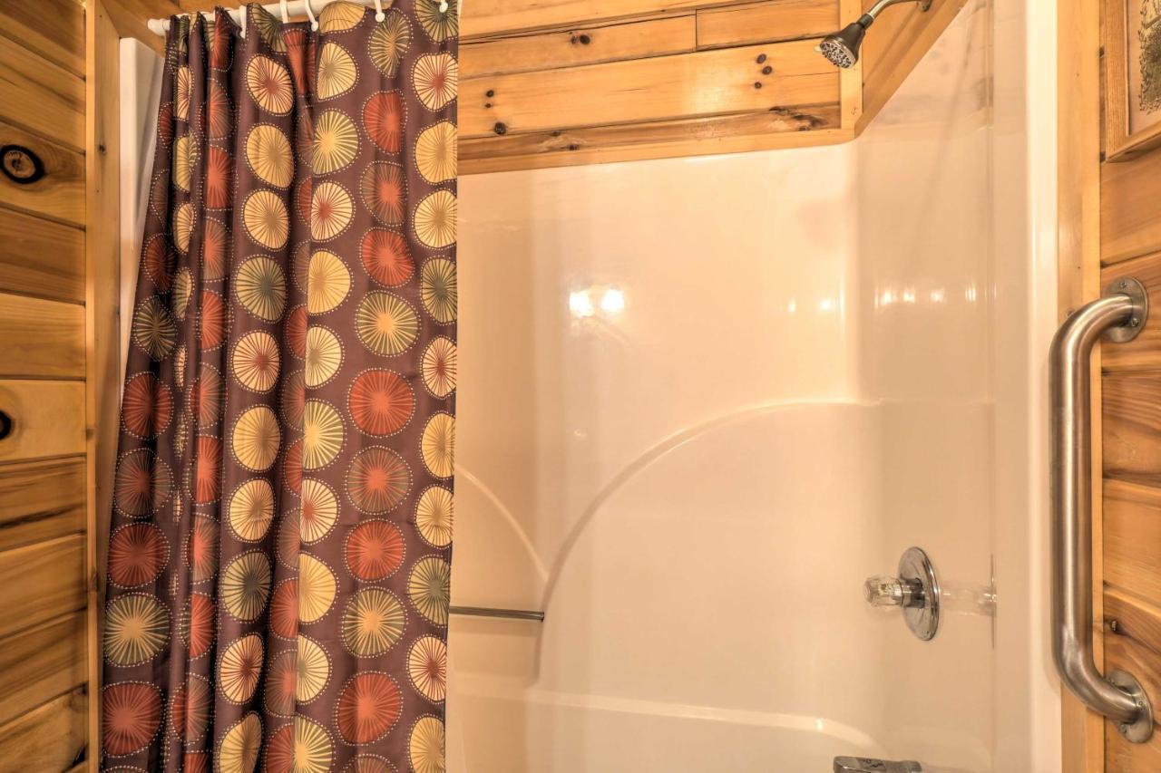 Inviting Sevierville Cabin With Deck And Hot Tub! Eksteriør bilde