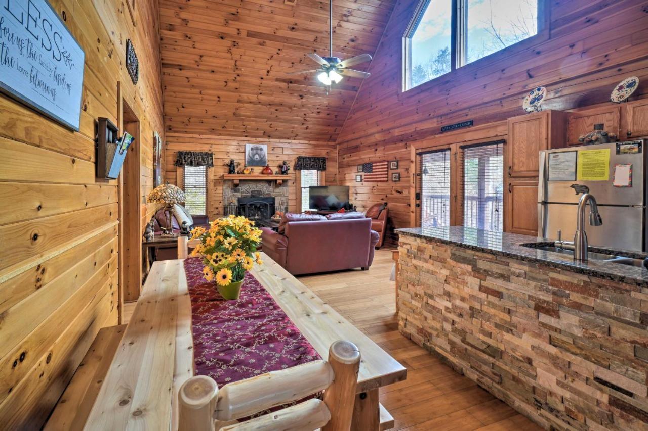 Inviting Sevierville Cabin With Deck And Hot Tub! Eksteriør bilde