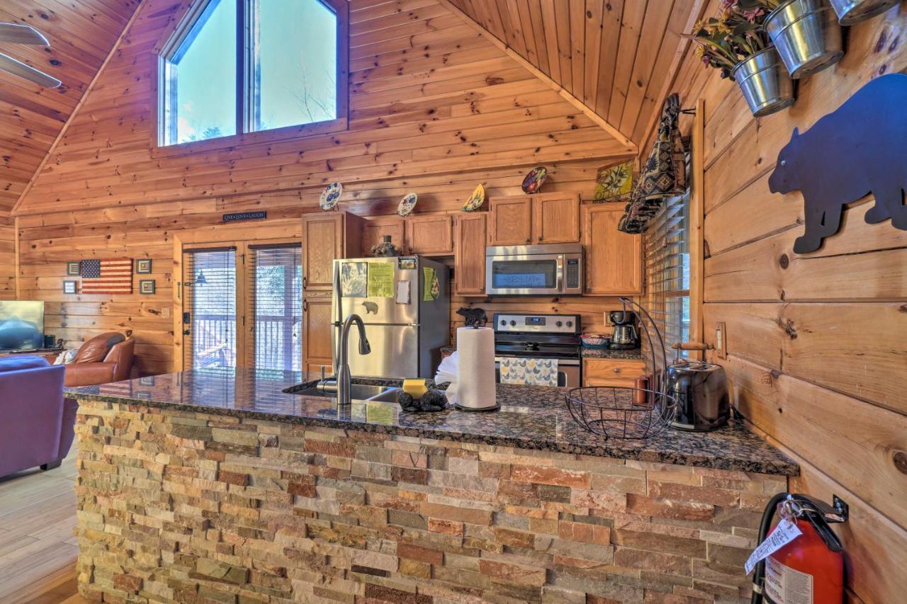 Inviting Sevierville Cabin With Deck And Hot Tub! Eksteriør bilde