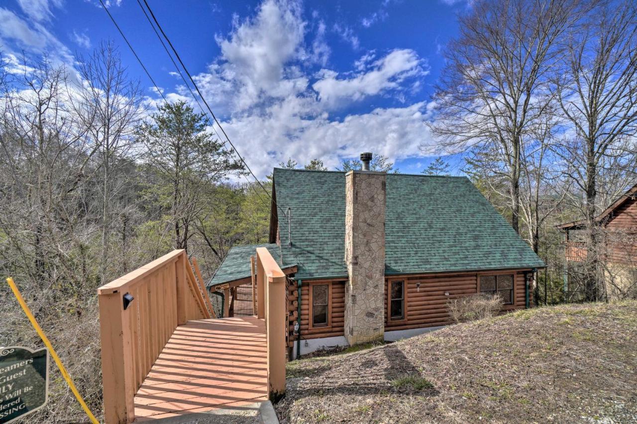 Inviting Sevierville Cabin With Deck And Hot Tub! Eksteriør bilde